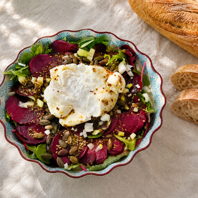 Image for ROTE BEETE AUF WILDSALAT UND BURRATA